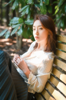 双手绑在头顶床头强行NP